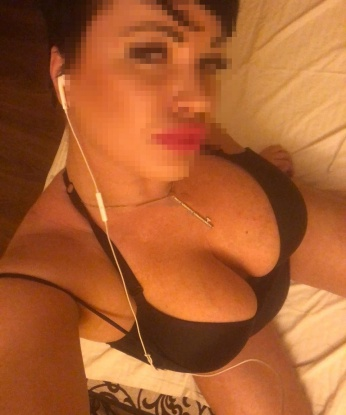 Опытная, раскованная и красивая леди ждет тебя для жарких встреч. Готова исполнить все твои фантазии и подарить массу нежности. Звони, и мы устроим настоящий праздник! 6480, 41 год